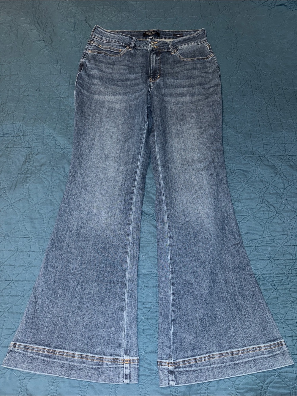 Judy Blue Mid Wash Flare Jeans in Light Blue